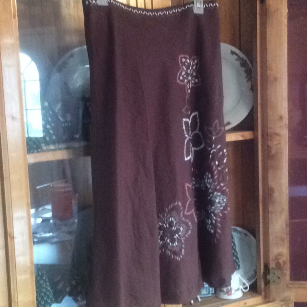 🍀Size 8 skirt with embroidery and beadwork.